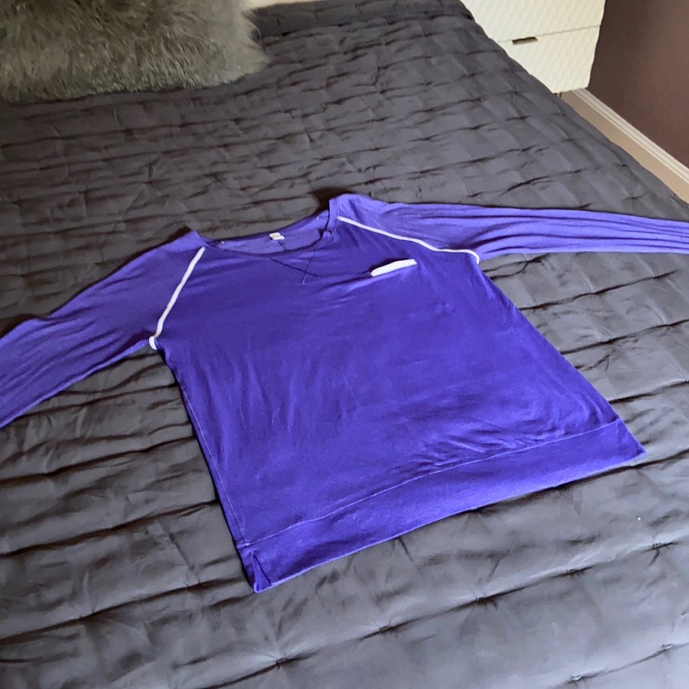 Lululemon crewneck shirt women’s Size 6